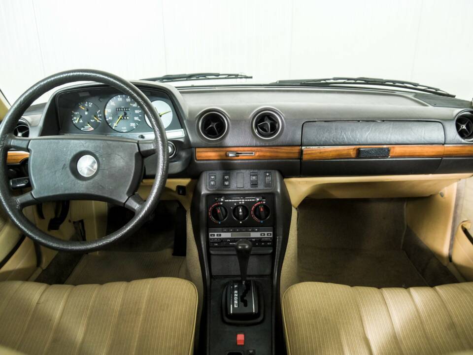 Afbeelding 7/50 van Mercedes-Benz 200 T (1982)