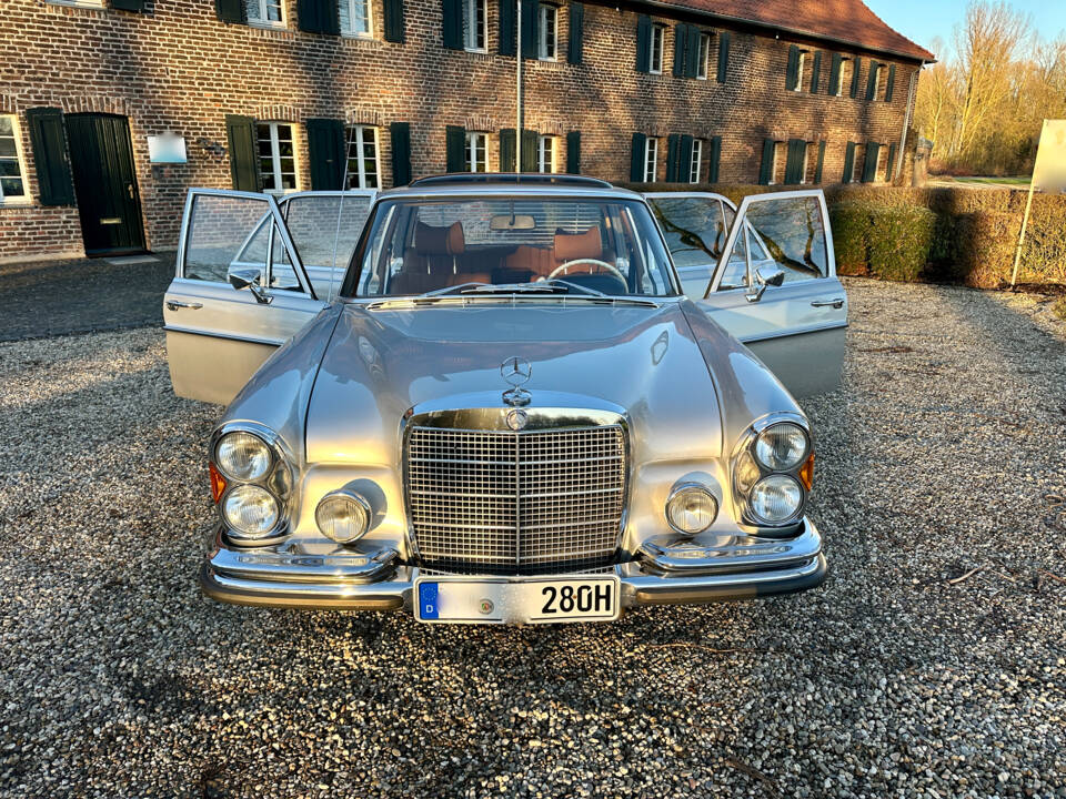 Image 2/20 of Mercedes-Benz 280 SE (1972)