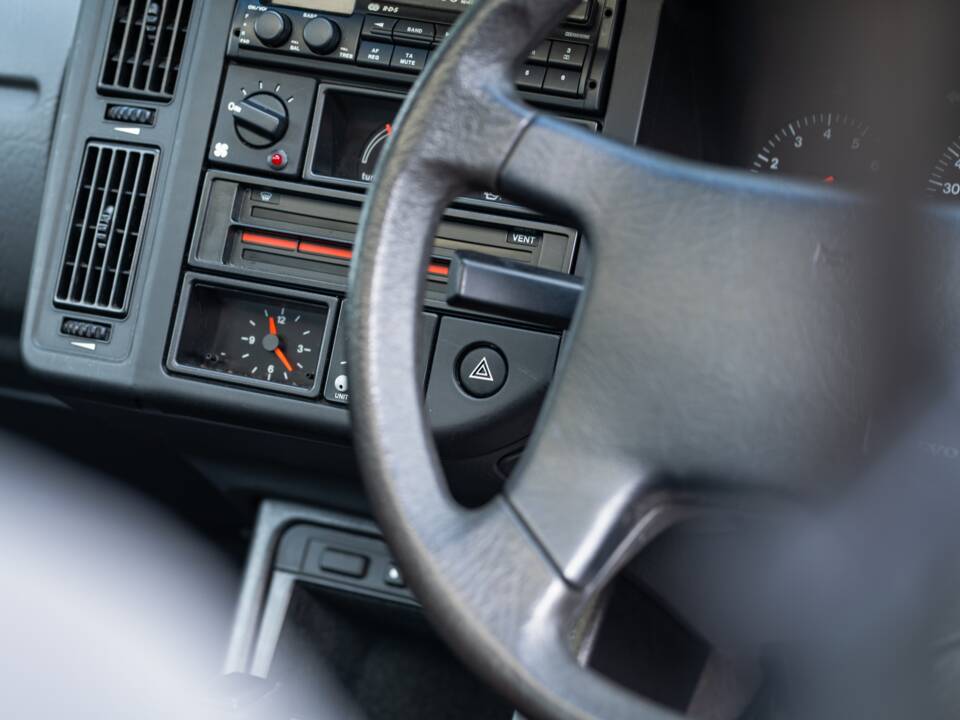 Immagine 32/50 di Volvo 440 Turbo (1992)