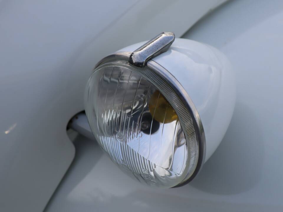 Image 32/50 of Citroën 2 CV 6 (1985)