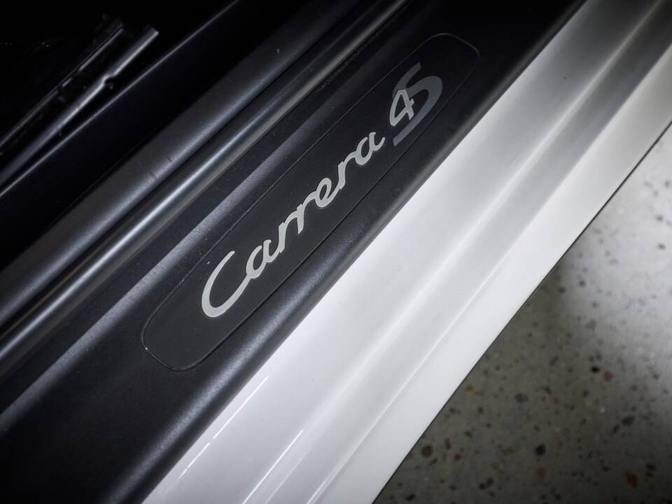 Imagen 68/98 de Porsche 911 Carrera 4S (2004)