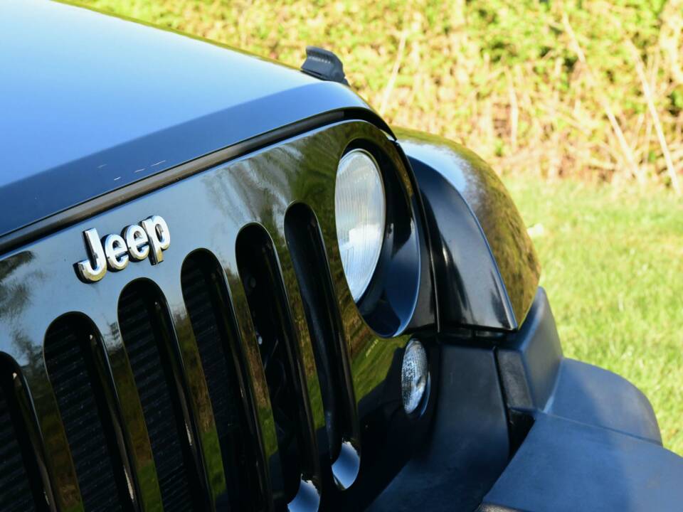 Image 27/50 de Jeep Wrangler Sahara 4.0L (2014)