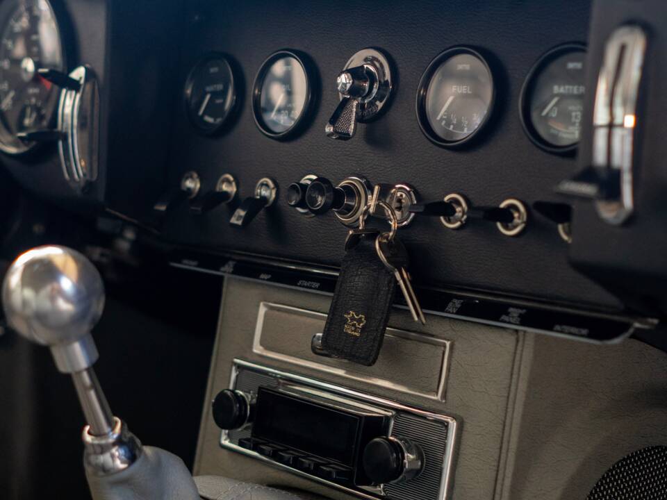 Image 3/23 de Jaguar Type E 4.2 (1967)