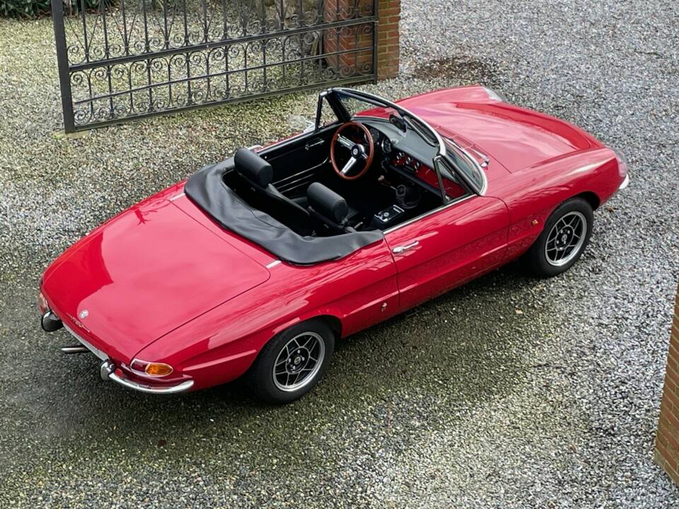 Image 7/15 of Alfa Romeo 1750 Spider Veloce (1968)