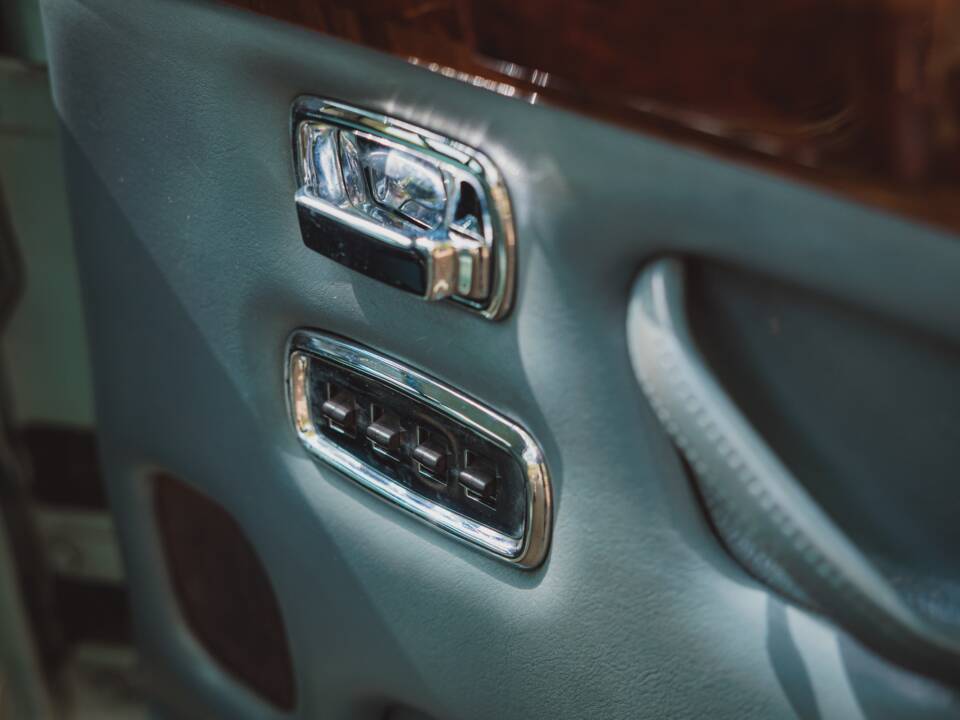 Image 23/42 of Rolls-Royce Silver Shadow II (1977)