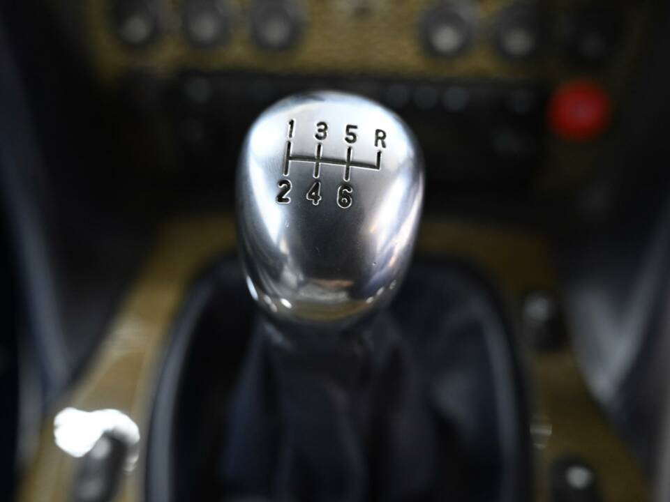 Image 32/50 of Aston Martin DB 7 GT (2004)