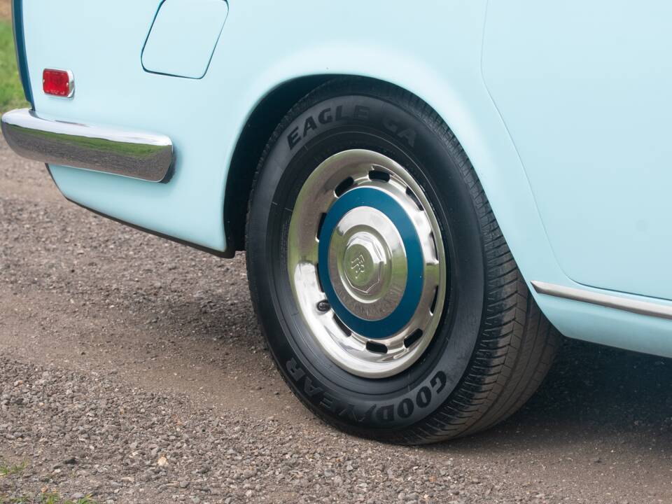 Image 21/50 of Rolls-Royce Silver Shadow I (1976)