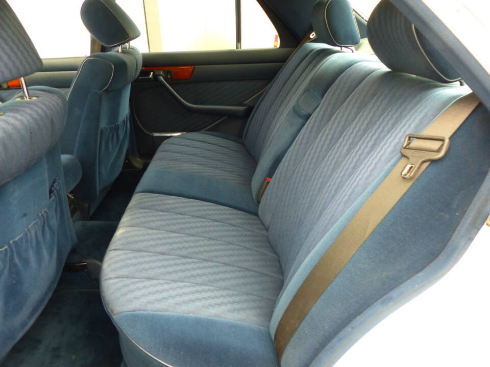 Bild 9/16 von Mercedes-Benz 420 SE (1990)