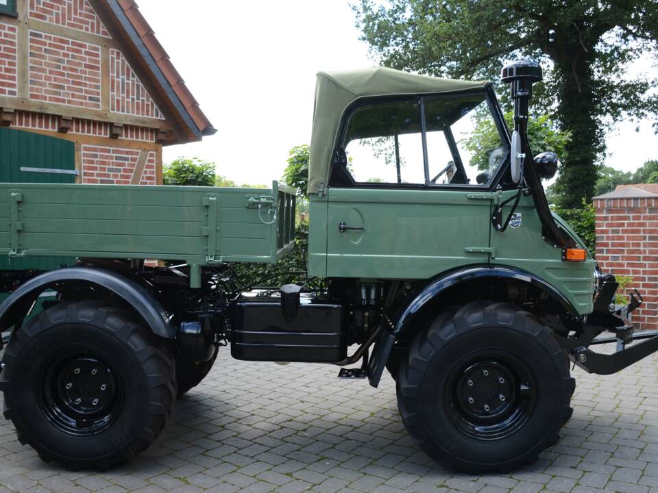 Image 1/71 of Mercedes-Benz Unimog U52 (1983)