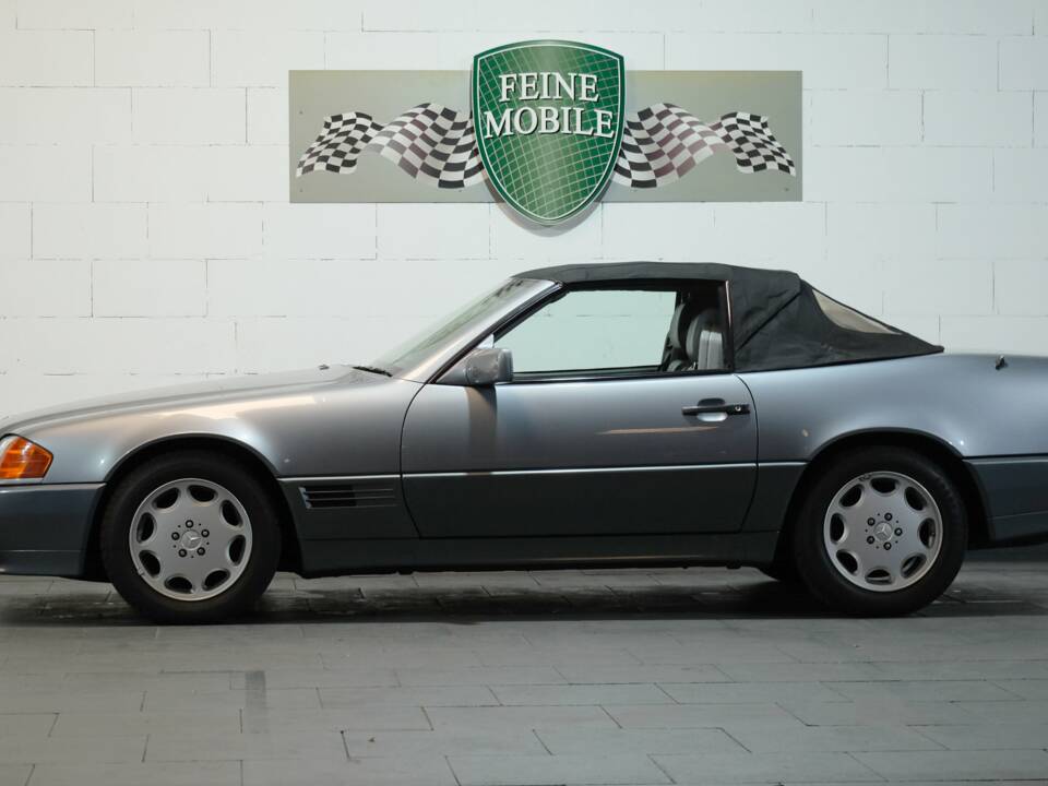 Image 19/34 of Mercedes-Benz 500 SL (1991)