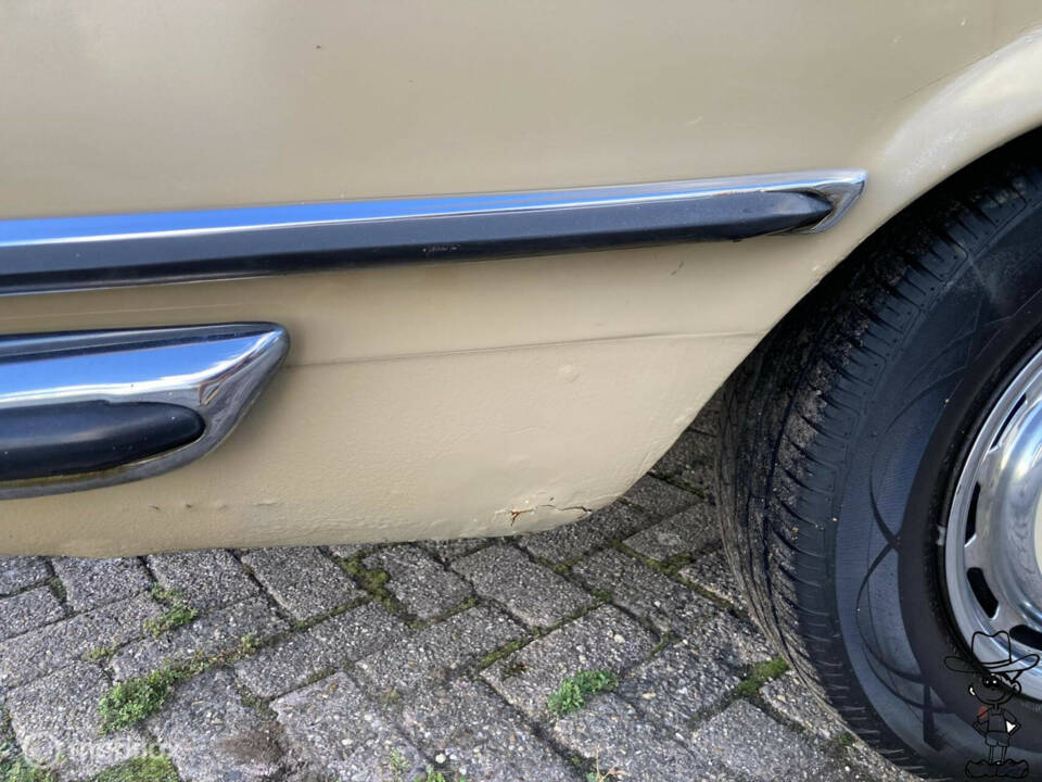 Image 21/31 of Mercedes-Benz 280 S (1975)