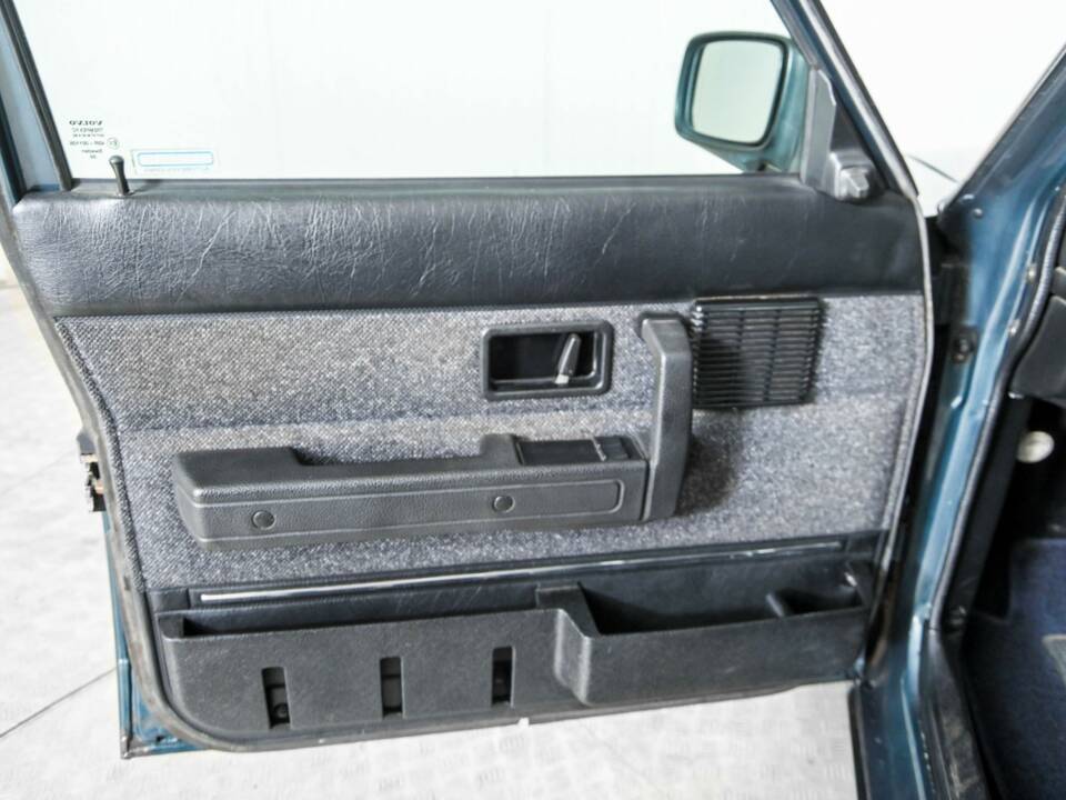 Immagine 33/50 di Volvo 240 GL (1990)