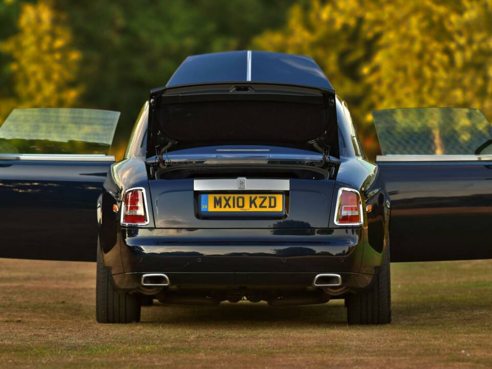 Image 29/50 of Rolls-Royce Phantom Coupé (2010)