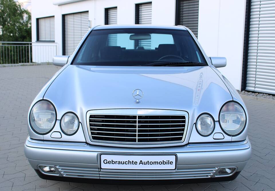 Bild 4/11 von Mercedes-Benz E 280 (1998)