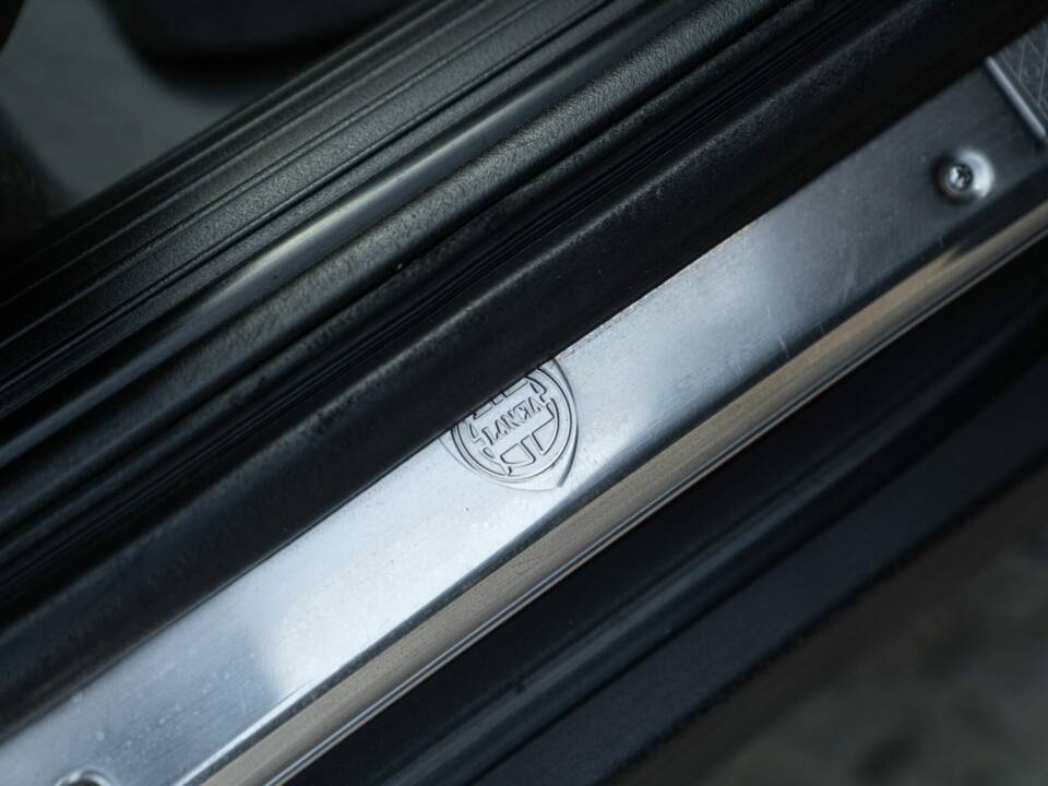 Image 34/50 of Lancia Thema 8.32 (1989)