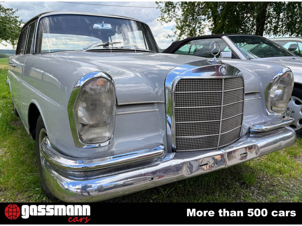 Image 4/15 of Mercedes-Benz 220 SE b (1961)