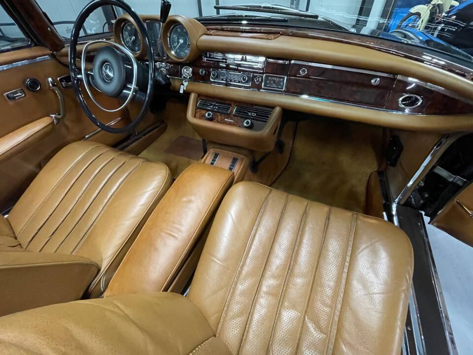 Image 11/26 of Mercedes-Benz 280 SE (1970)