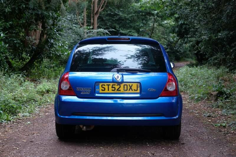 Image 9/38 of Renault Clio II 2.0 16V Sport (2002)