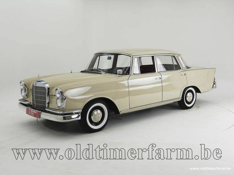 Imagen 1/15 de Mercedes-Benz 220 S b (1960)