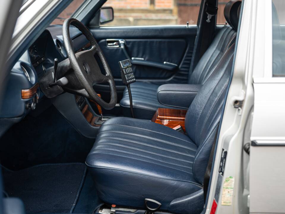 Bild 21/83 von Mercedes-Benz 300 D Turbodiesel (1983)