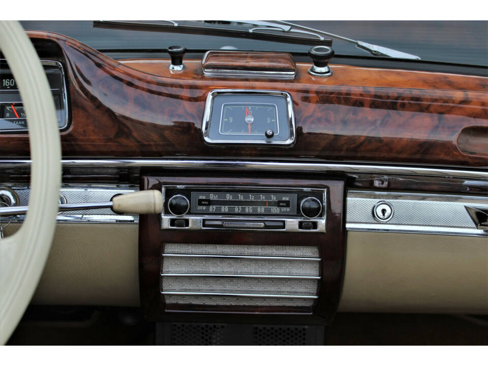 Image 11/35 of Mercedes-Benz 220 SE Cabriolet (1959)