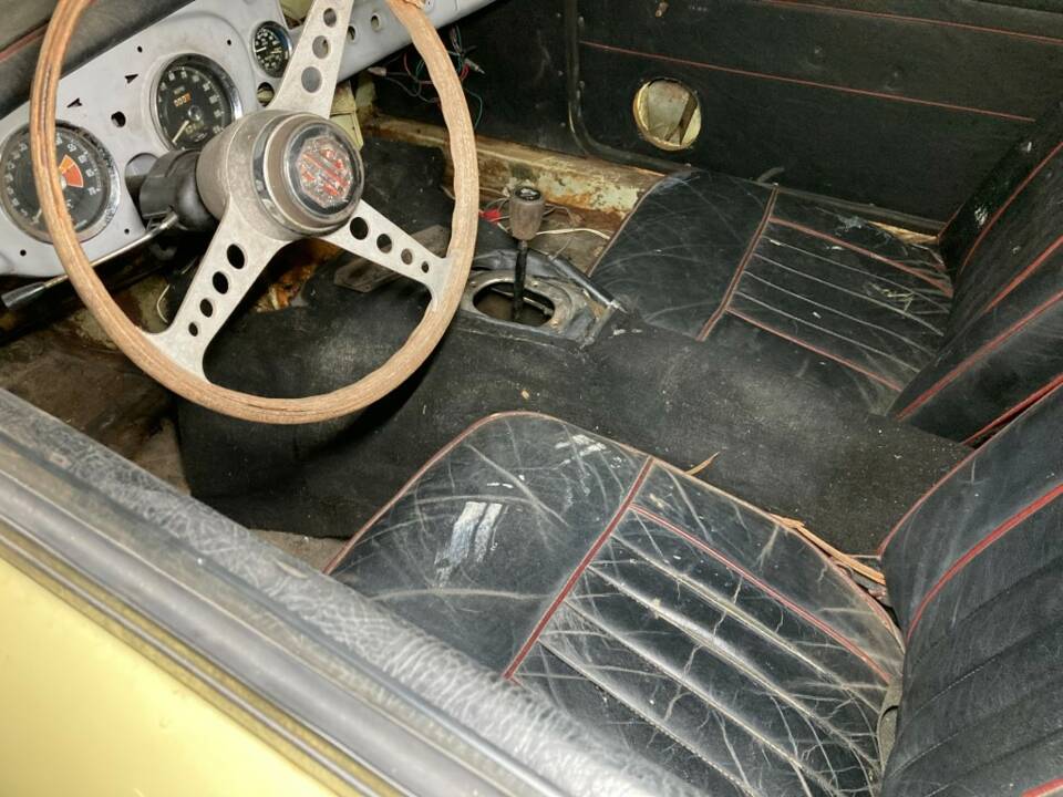 Image 28/32 of MG MGB GT (1970)