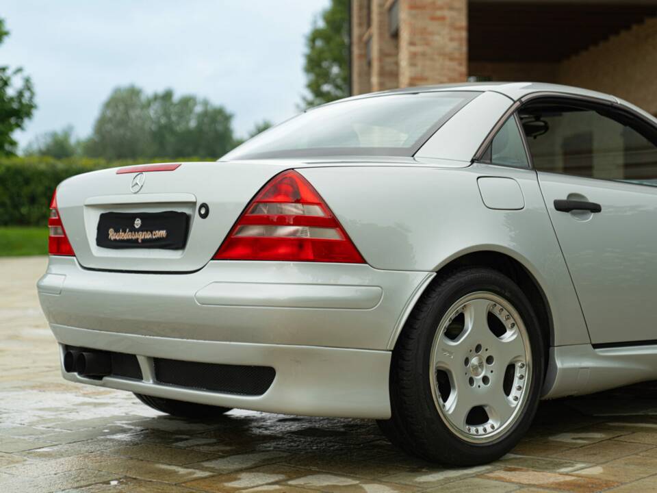 Obraz 16/50 pojazdu Mercedes-Benz SLK 230 Kompressor (1997)