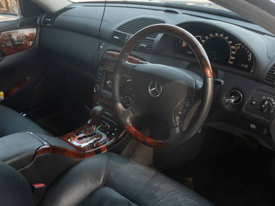 Image 4/50 of Mercedes-Benz CL 500 (2002)