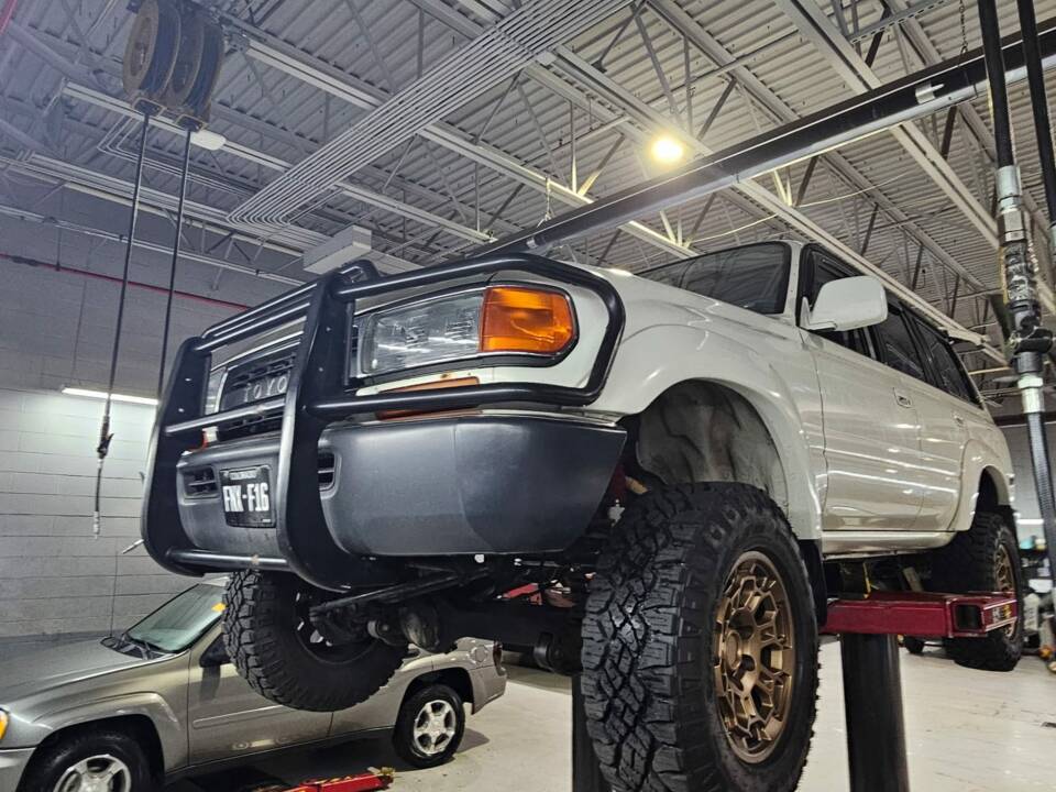 Image 32/48 de Toyota Land Cruiser FJ80 (1992)