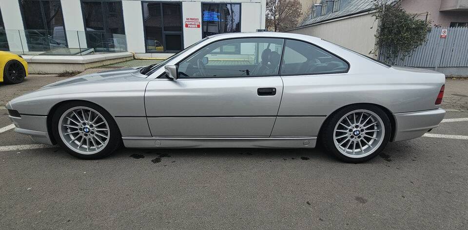 Image 4/7 of BMW 850i (1990)