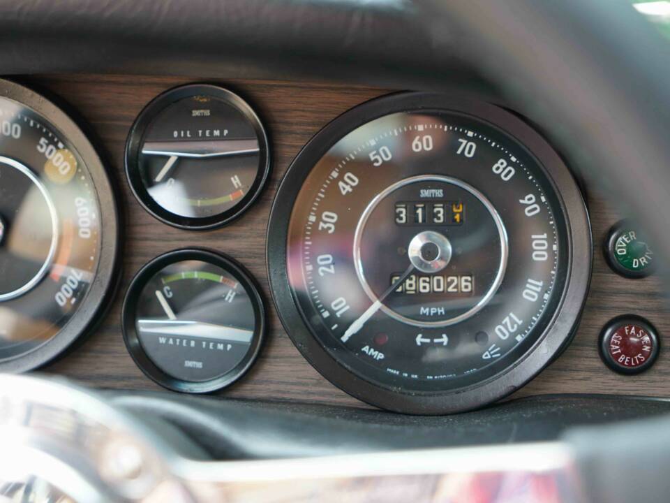 Image 26/50 of Volvo 1800 E (1971)