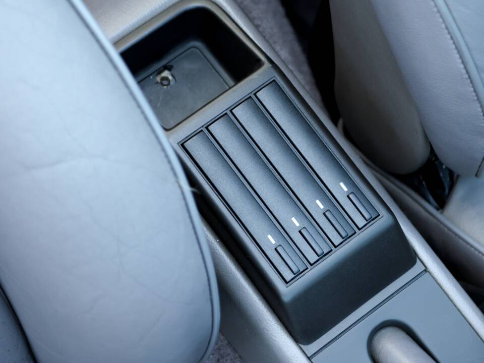 Image 31/46 of Porsche 911 Carrera 2 (1991)