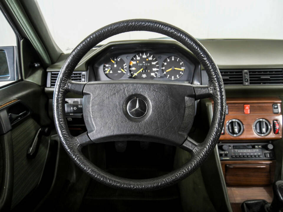 Image 8/50 de Mercedes-Benz 200 D (1986)