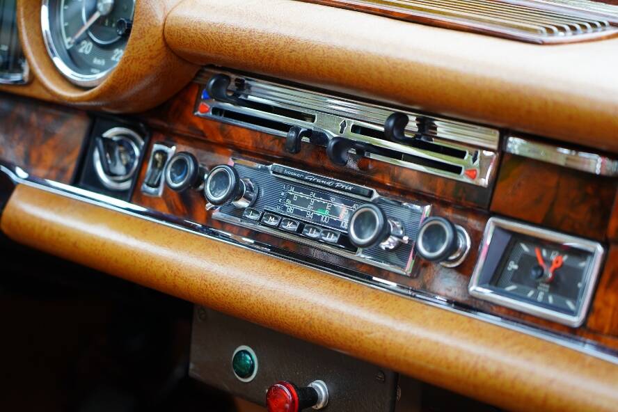 Image 8/12 of Mercedes-Benz 280 SE (1969)