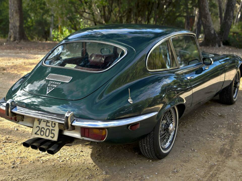 Image 11/50 of Jaguar E-Type V12 (2+2) (1973)