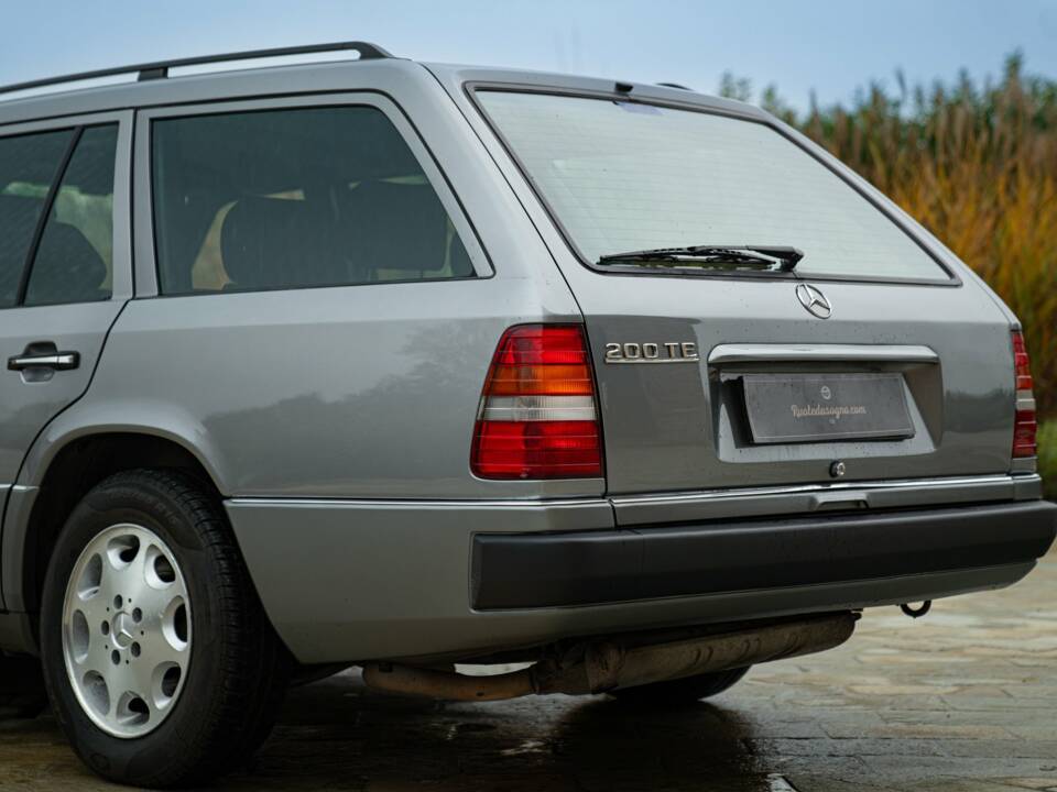 Afbeelding 23/50 van Mercedes-Benz 200 TE (1992)