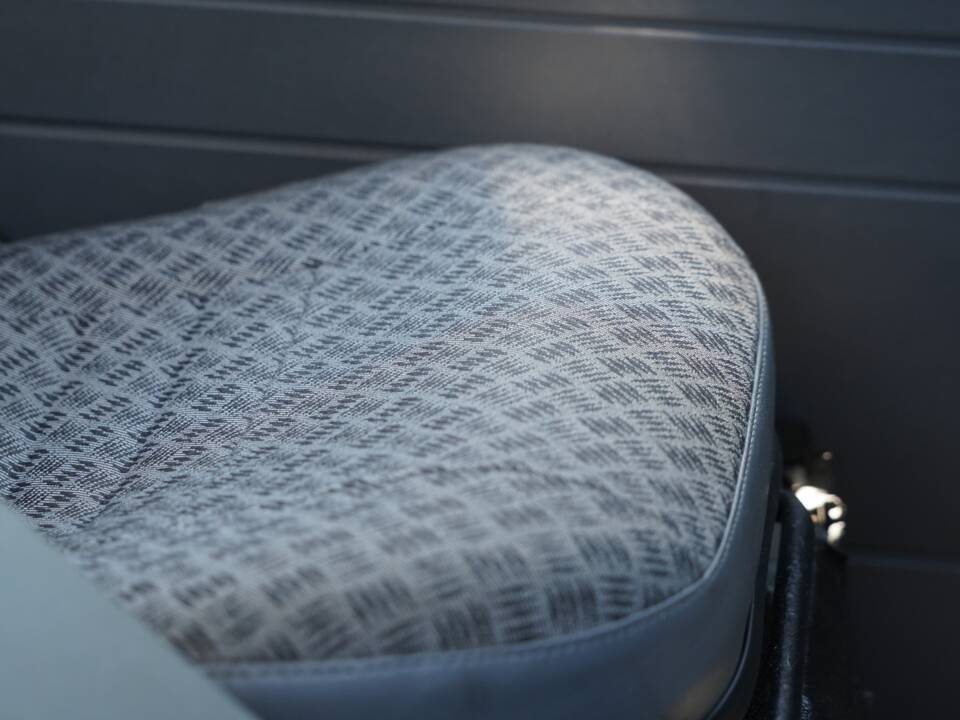 Image 28/64 of Land Rover Defender 90 Td5 (1999)