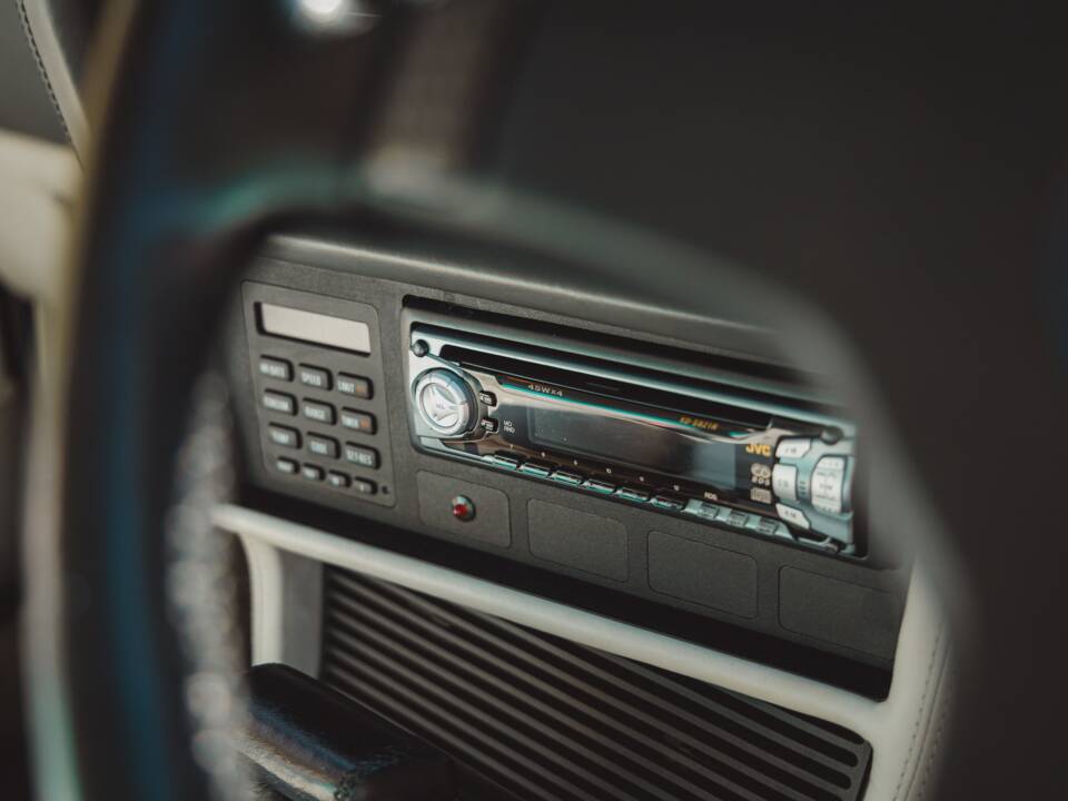 Image 22/34 of BMW 635 CSi (1989)