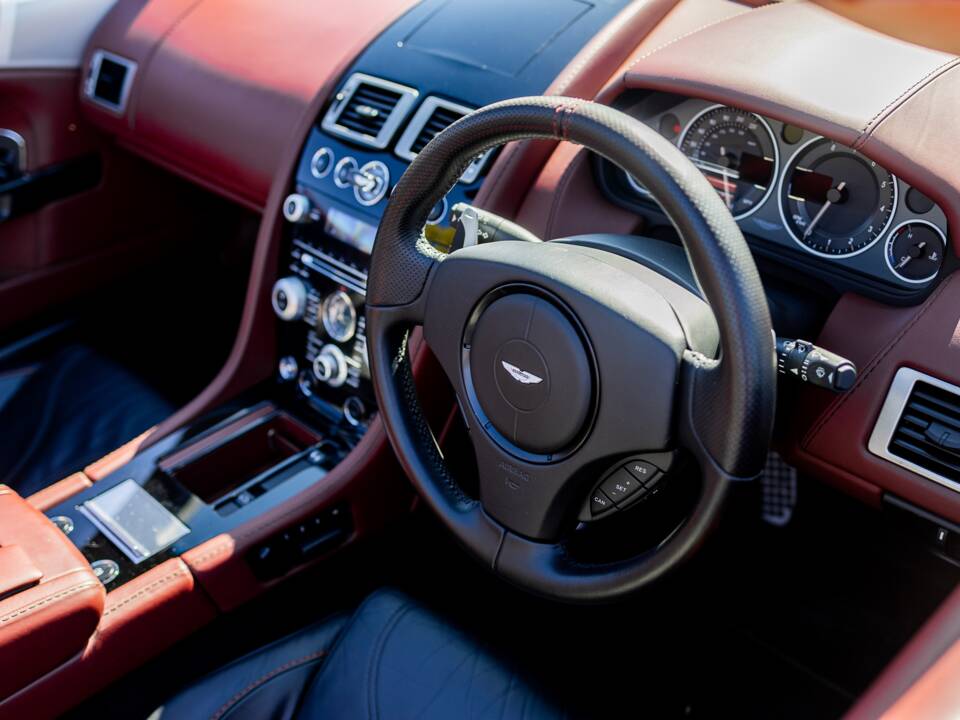 Image 27/39 of Aston Martin DBS Volante (2011)