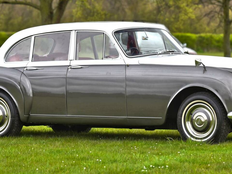 Image 3/50 of Bentley S 2 (1960)
