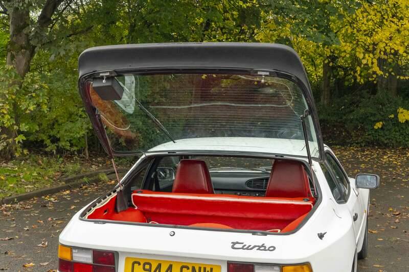 Image 26/41 of Porsche 944 Turbo (1986)