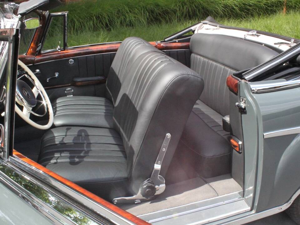 Immagine 11/17 di Mercedes-Benz 220 SE Cabriolet (1960)