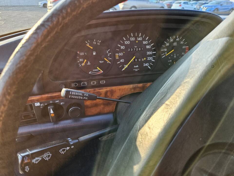 Image 36/100 of Mercedes-Benz 500 SEL (1983)