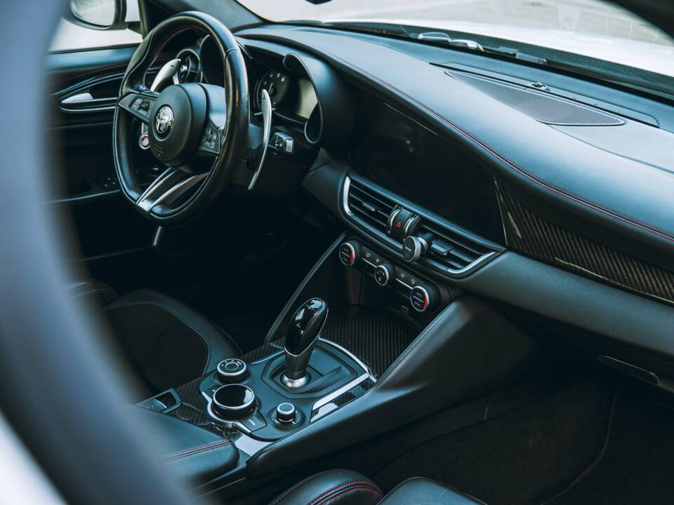Bild 15/26 von Alfa Romeo Giulia Quadrifoglio (2017)