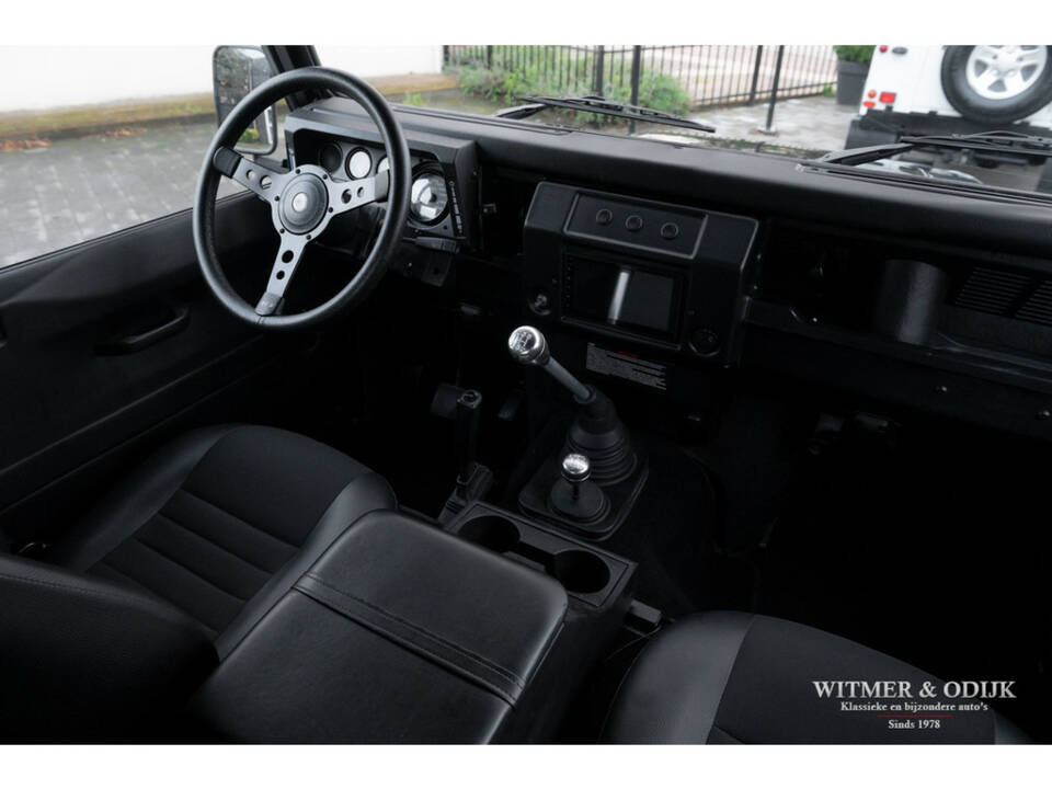 Image 24/28 of Land Rover Defender 90 (1997)