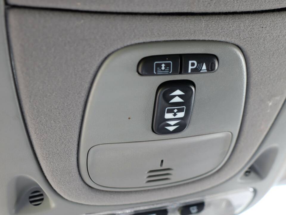 Image 34/50 of Jaguar XJ 8 4.2 (2004)