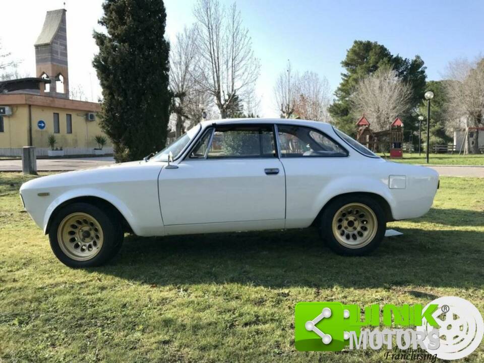 Bild 8/10 von Alfa Romeo Giulia 1300 GT Junior (1970)