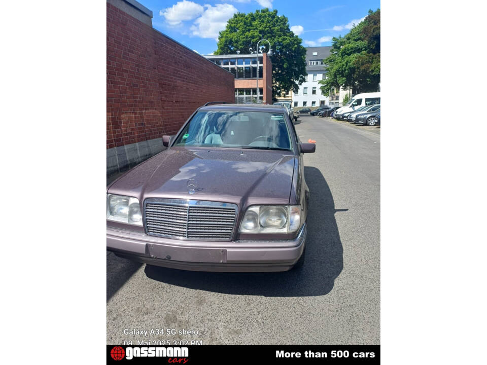 Imagen 3/14 de Mercedes-Benz E 220 T (1994)