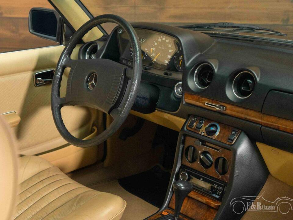 Immagine 10/19 di Mercedes-Benz 280 CE (1977)