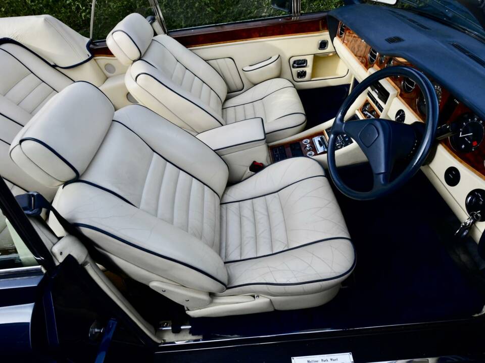 Image 30/50 of Rolls-Royce Corniche III (1990)